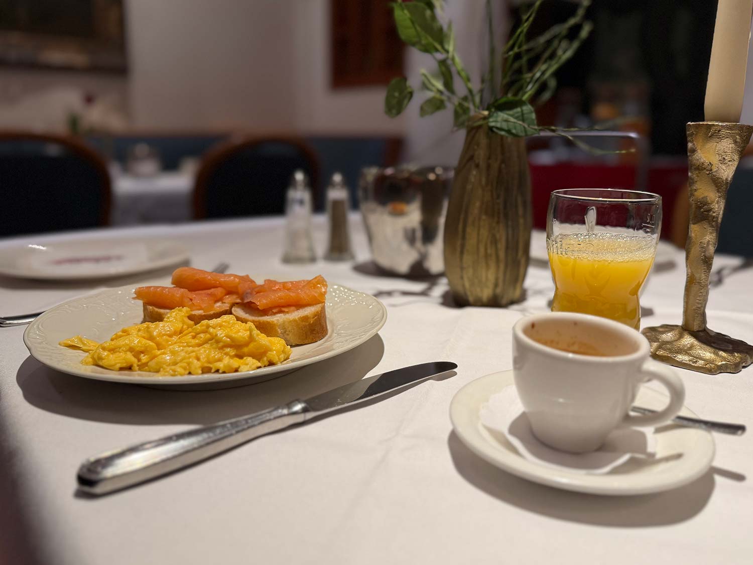 Frühstücken im Hotel Schmidt am Markt in Meppen. Reichhaltiges Frühstücksbuffet mit frischen, regionalen Zutaten – direkt am Marktplatz genießen.